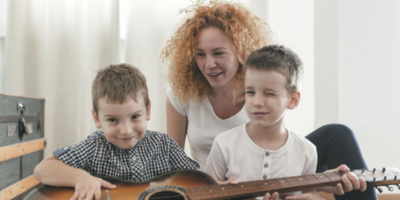 Leia mais sobre o artigo Benefícios da Musicalização Infantil: Aulas de Música para Crianças